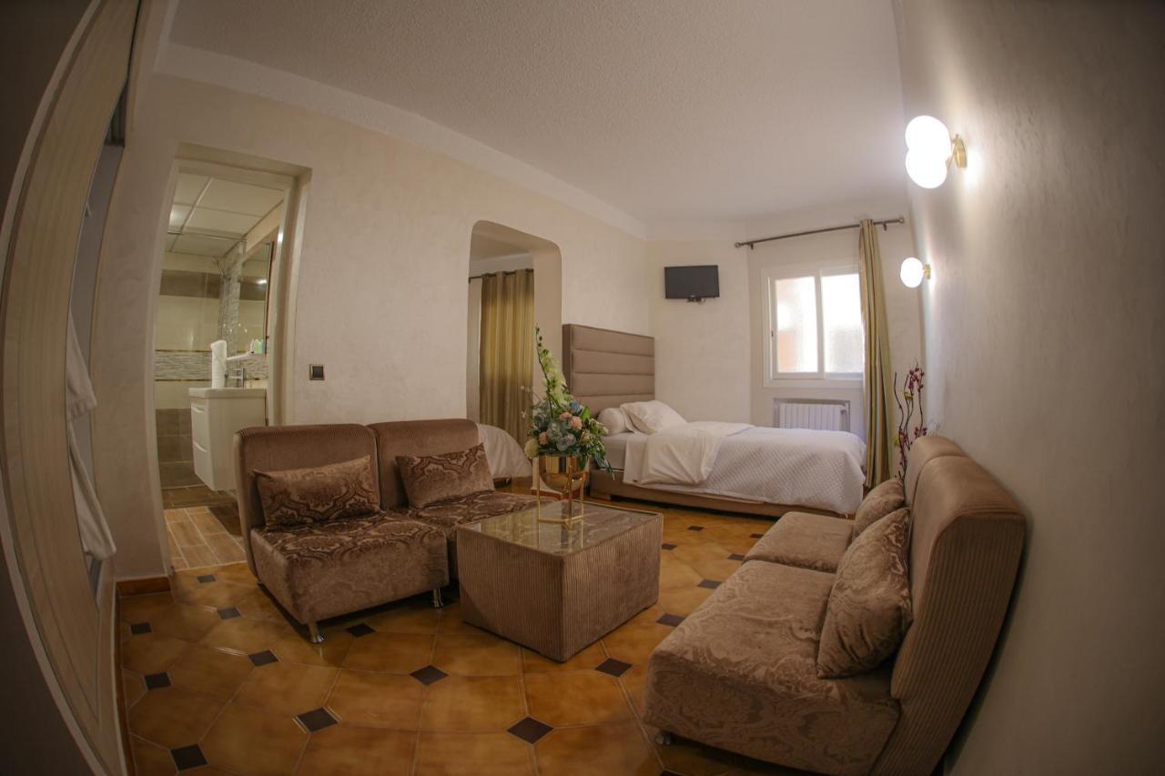 Hotel Des Lilas 우즈다 외부 사진