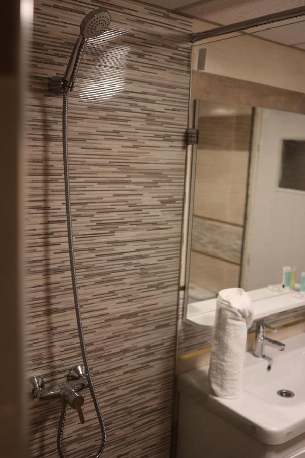 Hotel Des Lilas 우즈다 외부 사진
