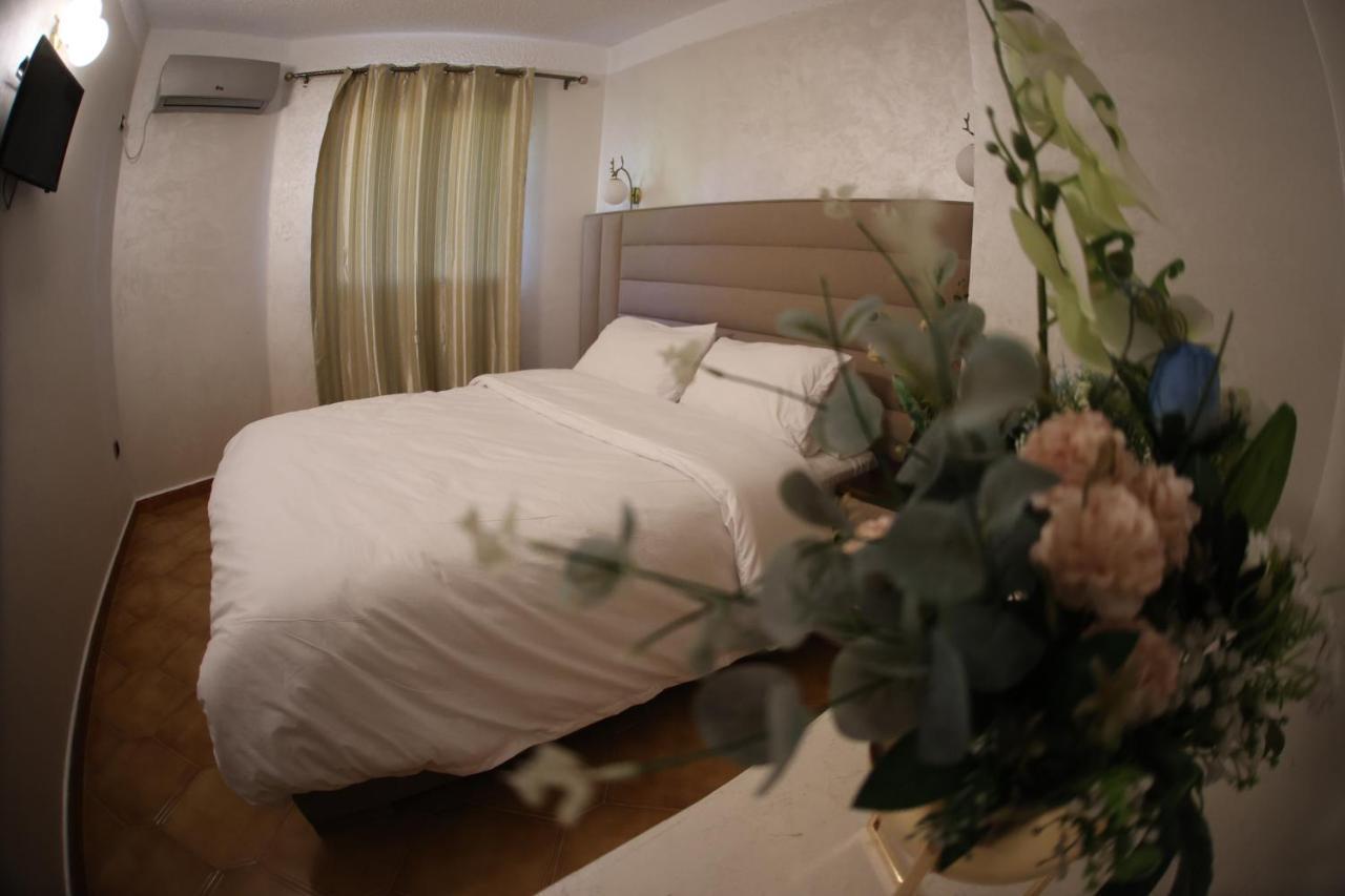 Hotel Des Lilas 우즈다 외부 사진