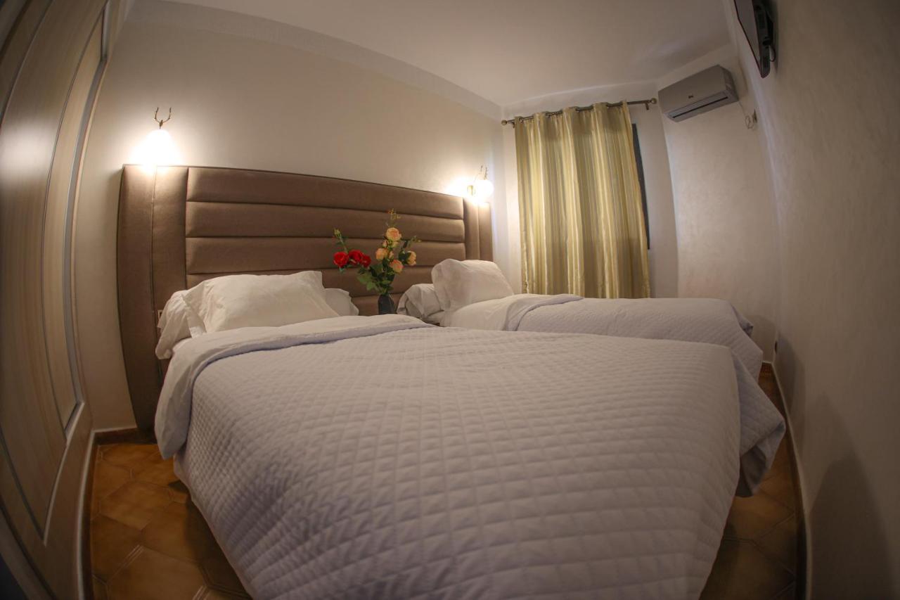 Hotel Des Lilas 우즈다 외부 사진