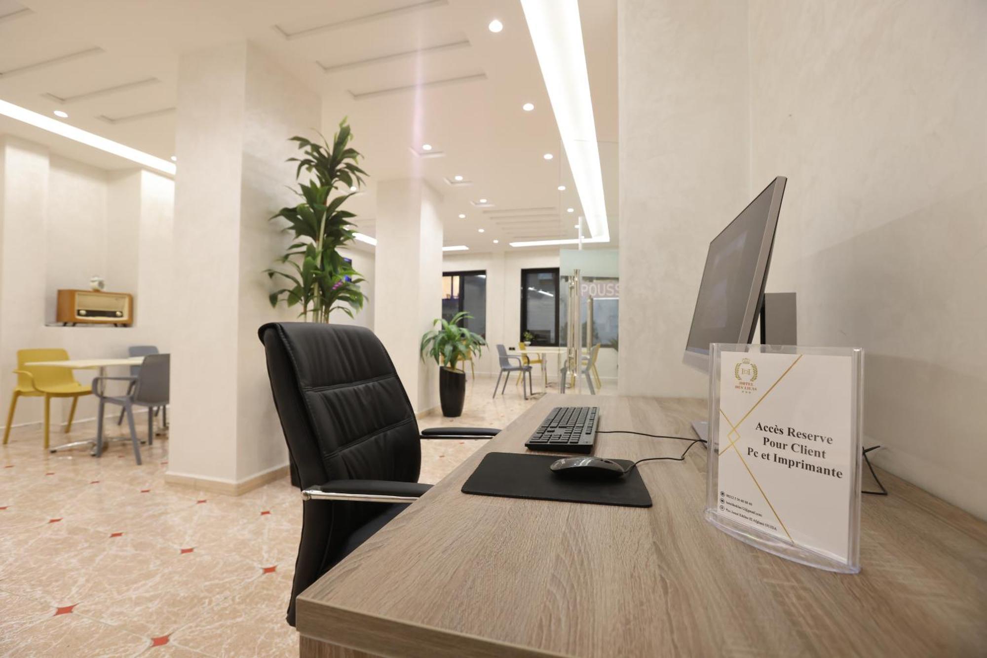 Hotel Des Lilas 우즈다 외부 사진